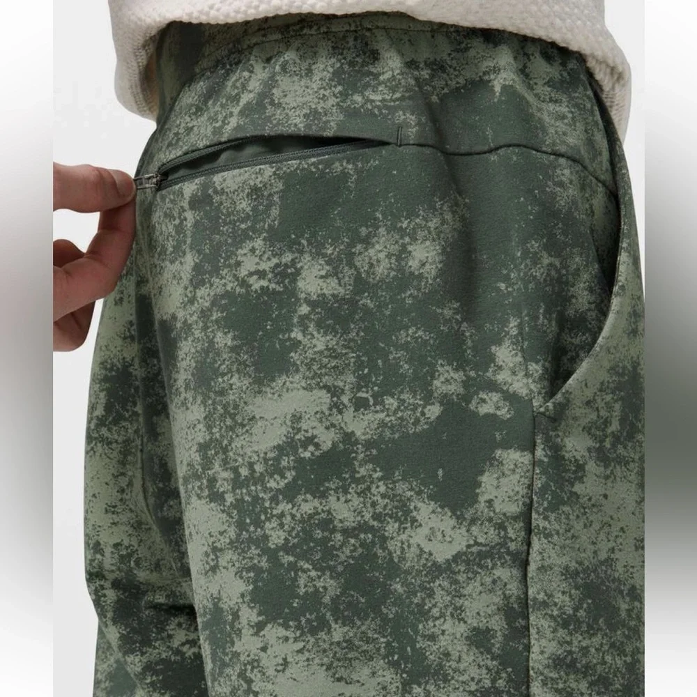 Men’s Lululemon City Sweat Jogger. Size M